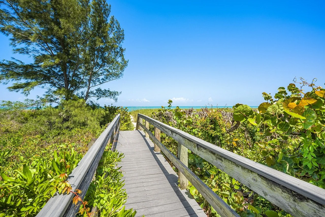 2130 Oyster Bay Drive — photograph 8 of 36